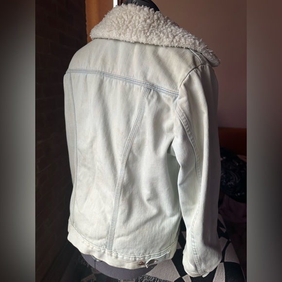 Vintage Wrangler Jacket, pale blue denim wash, sheep shearling liner. - Picture 3 of 4
